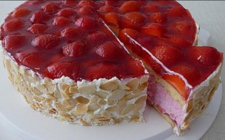 Erdbeertorte (diese Torte kann natürlich auch mit anderen Beeren hergestellt werden)