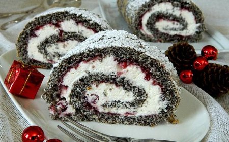 Mohn – Preiselbeer Roulade