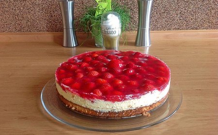 Erdbeerkuchen mit Schmand-Vanillecreme