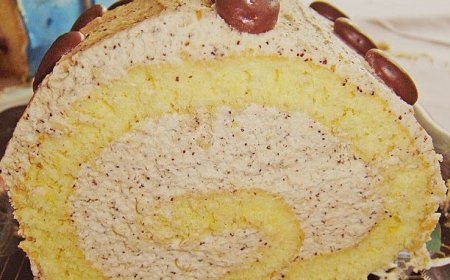 BISKUITROLLE MIT KAFFEECREME