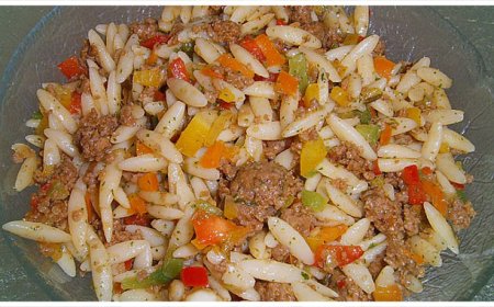 Kritharaki Salat mit Hackfleisch, der süchtig macht