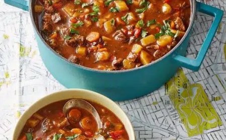 DEFTIGE GULASCHSUPPE