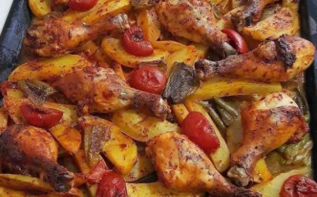 Perfekt! Hier ist ein einfaches Rezept für gebackenes Hühnchen mit Kartoffeln