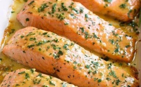 Lachs in Knoblauch-Zitronen-Butter