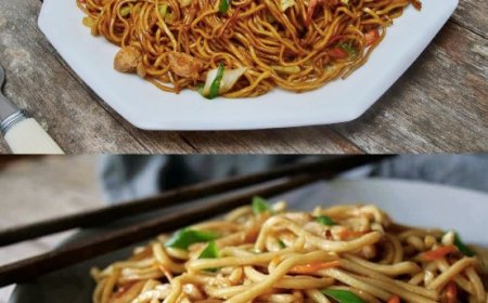 Chinesisch gebratene Nudeln mit Hühnchenfleisch, Ei und Gemüse