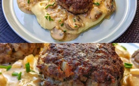 Frikadellen mit Kartoffelbrei und einer Zwiebelrahmsoße