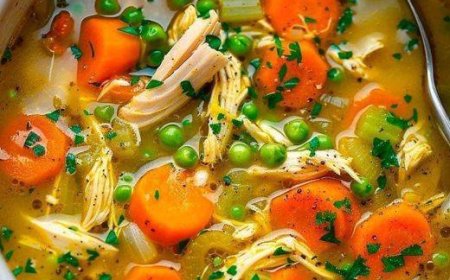 Entzündungshemmende Kurkuma-Hühnersuppe