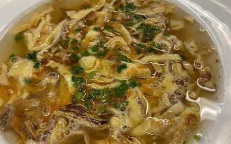 Hausgemachte Rindsuppe