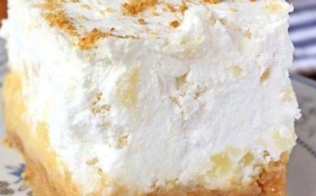 Leckeres Dessert mit Ananas.