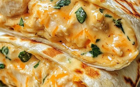 Knusprige Hähnchen-Wraps mit cremiger Cheddar-Knoblauch-Sauce