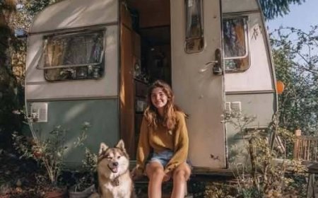 This teen bought a $200 caravan, put in twice as much, and now it’s her home. The interior will blow your mind.