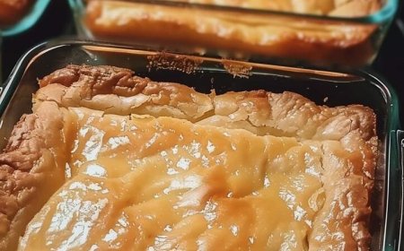I’ve Been Making These Ooey Gooey Bars for Years And People Lose Their Minds Over Them Every Time