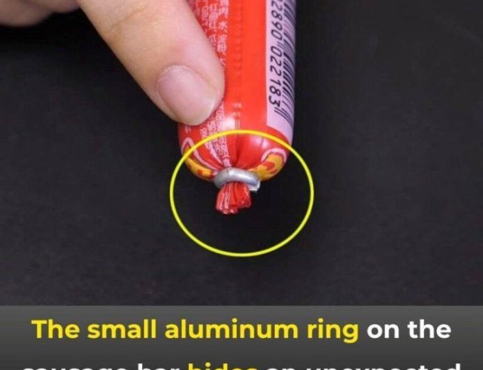 The small aluminum ring on the sausage stick hides a surprising use that very few people have known until now