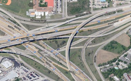 Emergency Teams Respond to Highway Collision in Central Mexico