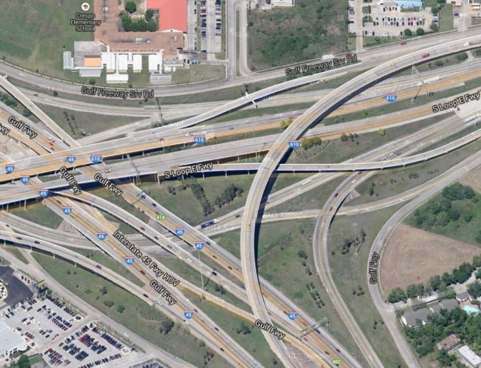 Emergency Teams Respond to Highway Collision in Central Mexico